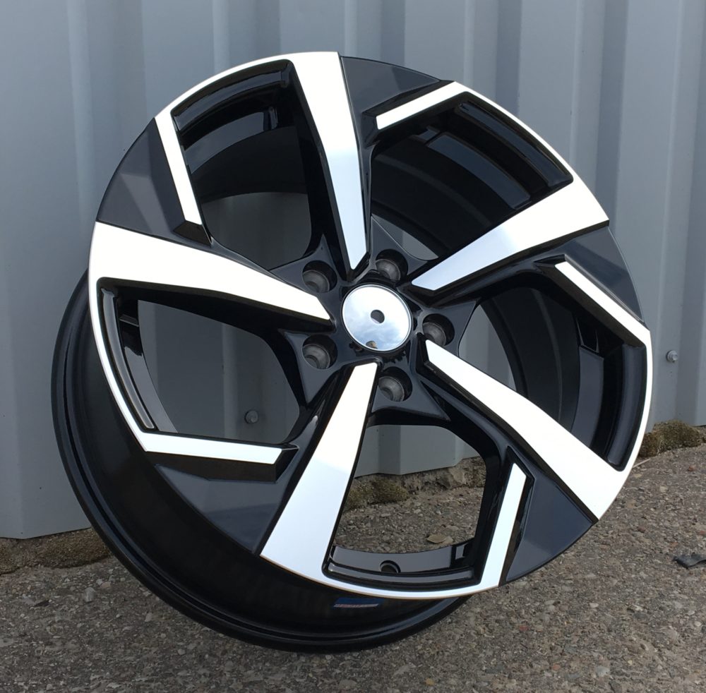 Diski R19 5x114.3 J7.5 ET40 RACINGLINE XE173 NISSAN Black Polished