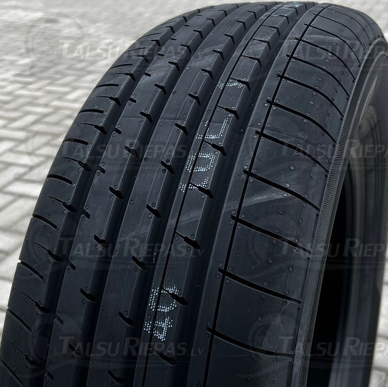 225/55R18 Yokohama Bluearth-XT AE61 98V RPB