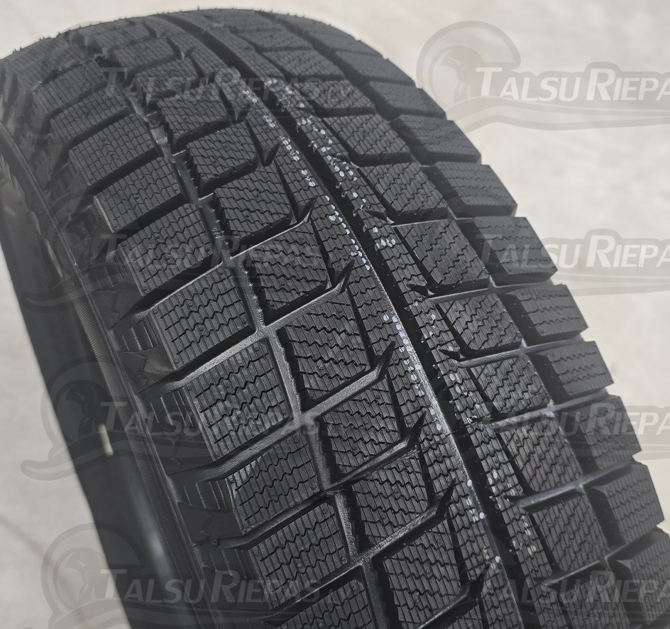205/60R16 Trazano SW618 92T